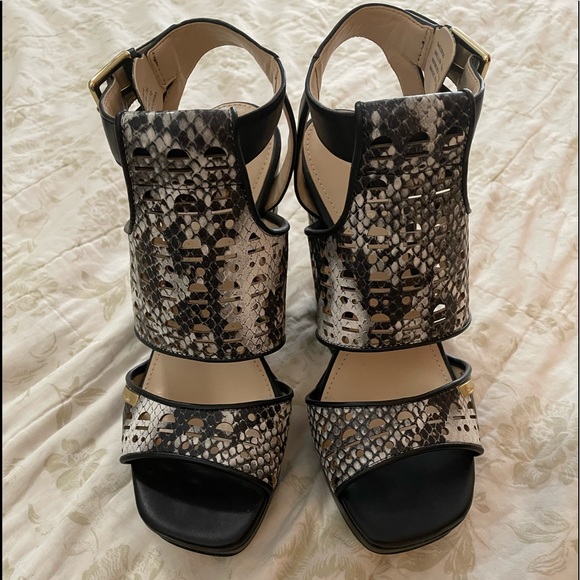 Calvin Klein Black and White Snake Platform Pump Formal Shoes 7 - Picture 6 of 14